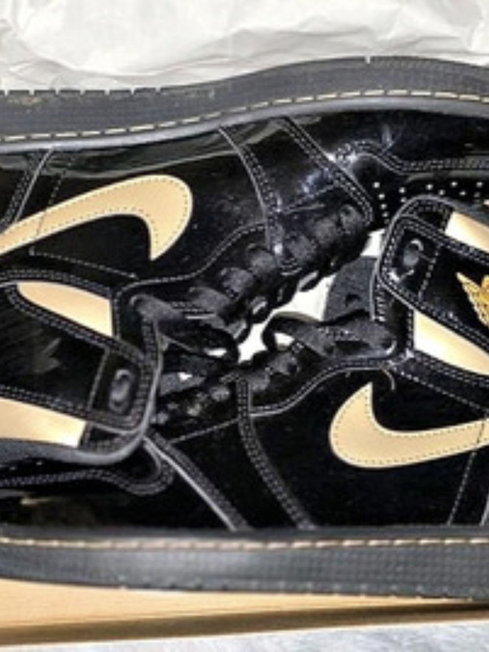 Nike Air Jordan 1 Retro High OG High-Top Sneakers Black & Gold US 9 NWT